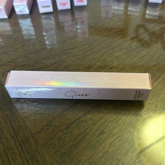 Jeffree Star Supreme Gloss Shade Everybody Knows - Picture 5 of 5